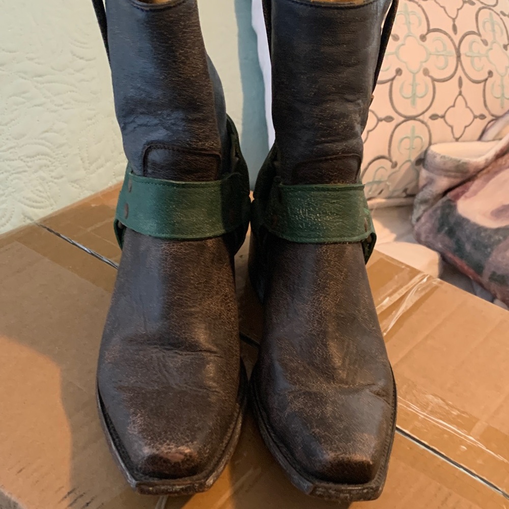 Yippee kiya ole gringo brown and Green Women's Boots. Like new.